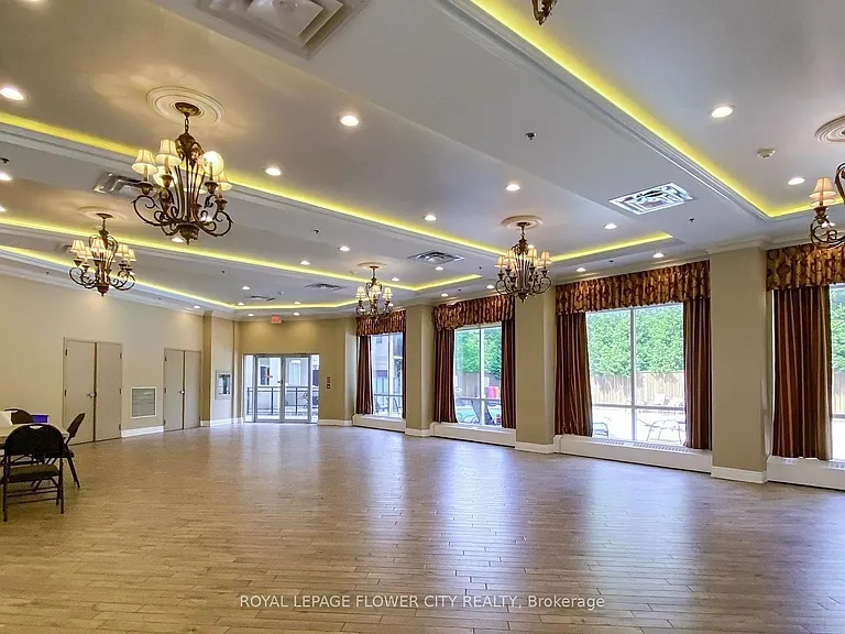 8 Maison Parc Ct #616 — Photo 4