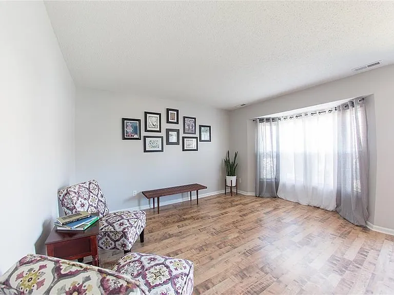 1240 White Birch Ln — Photo 3