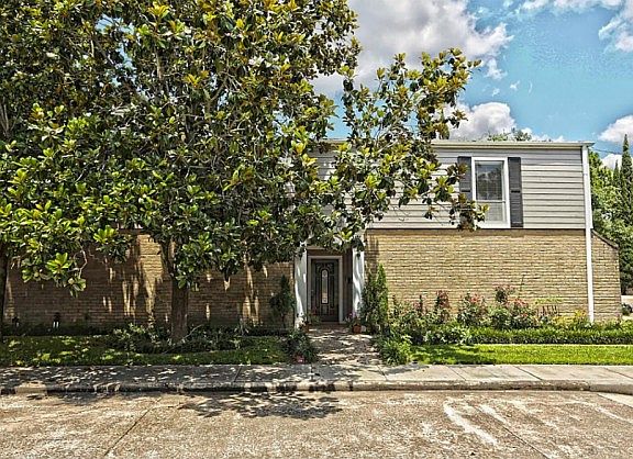 2nd image of 8 Townhouse Ct