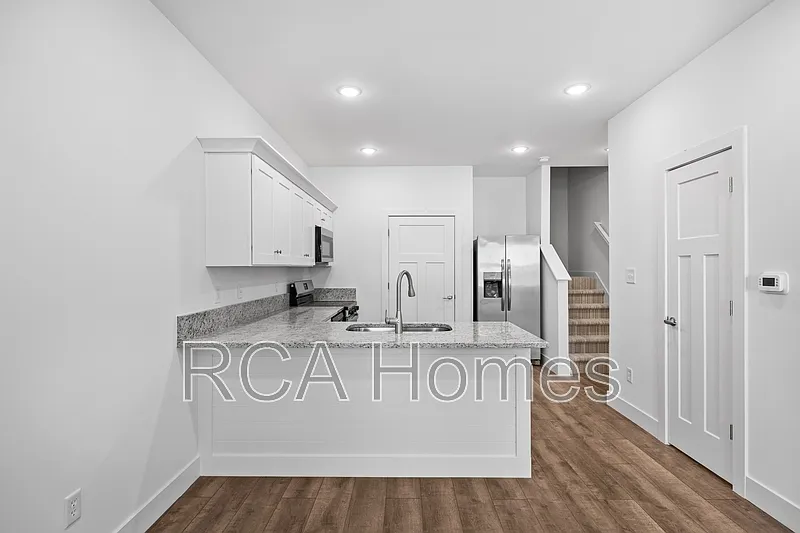 2 bed, 1.5 bath, $1,550 — Photo 2
