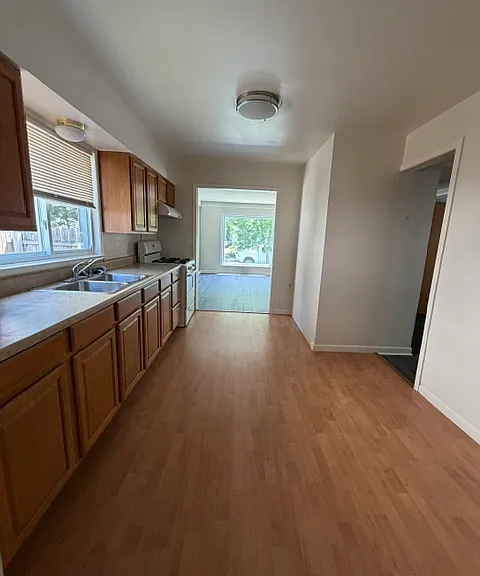 901 Symes Ave — Photo 6