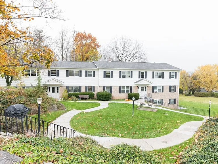 Canandaigua Garden Apartments — Photo 34