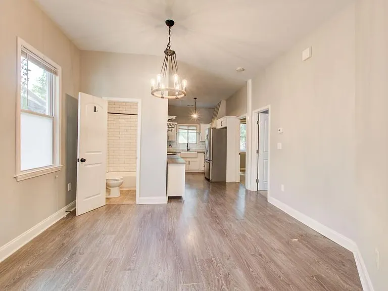 592 Martin St SE — Photo 5
