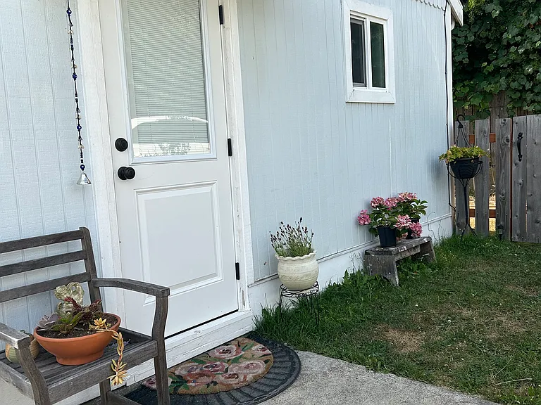 1208 Webster St W — Photo 9