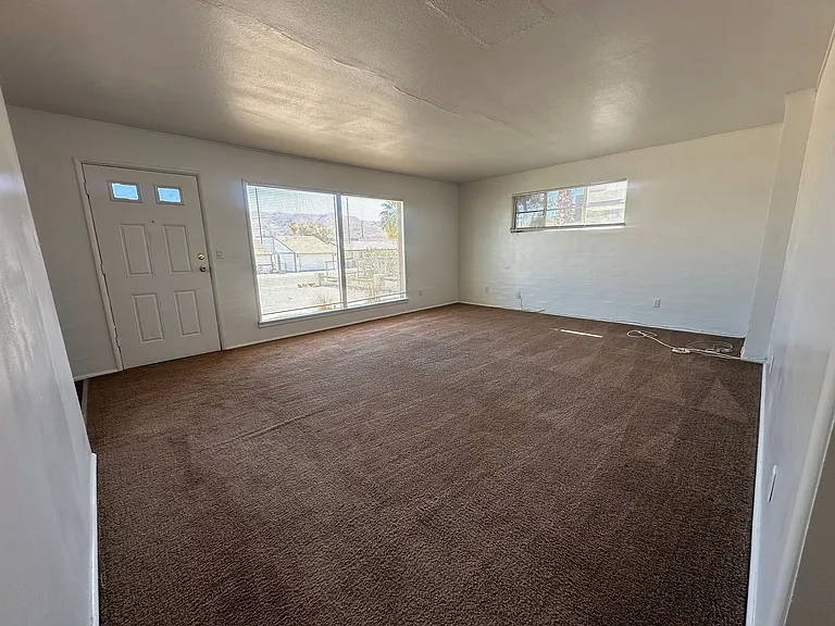 72256 Sunnyslope Dr — Photo 3