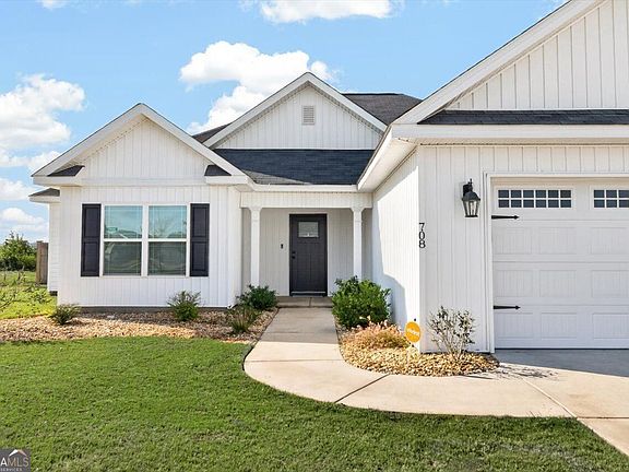 3rd image of 708 Daisy Dr