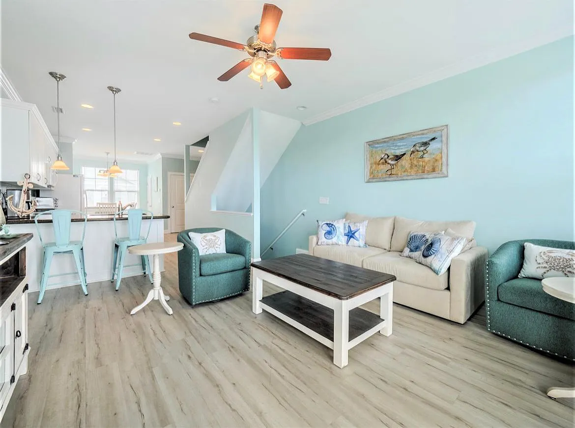 3 bed, 2.5 bath, 1700 sqft, $2,000 — Photo 2
