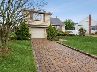 35 Marbourne Rd, Bethpage, NY 11714