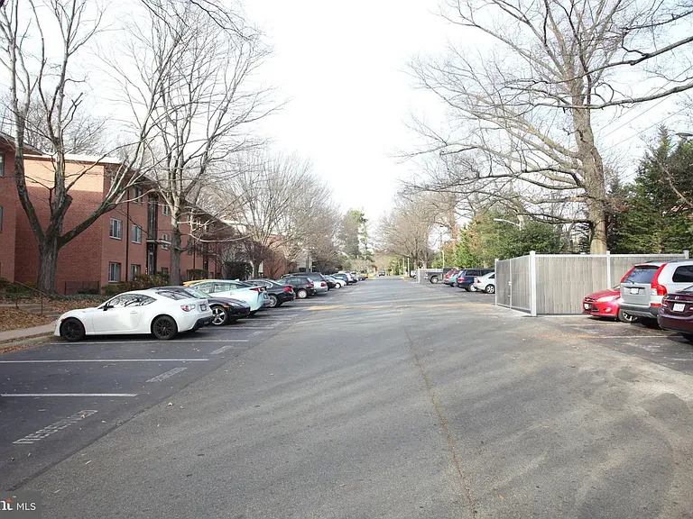 10204 Rockville Pike #402 — Photo 23