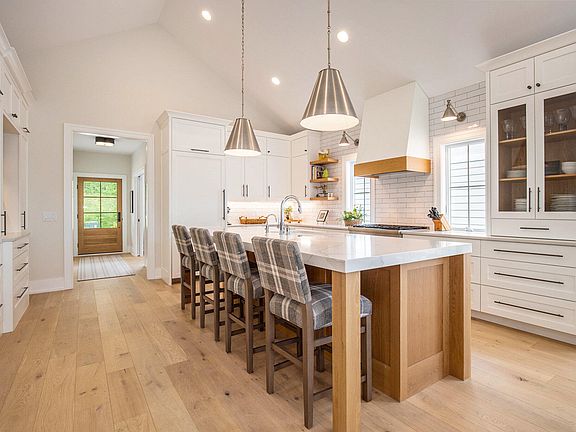 5th image of 7314 Schoolhouse Dr SE