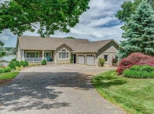 671 Strawberry Banks Dr, Moneta, VA 24121