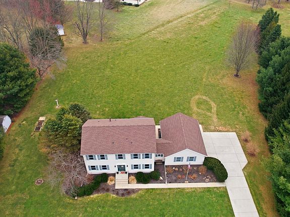4th image of 875 High Meadow Ct
