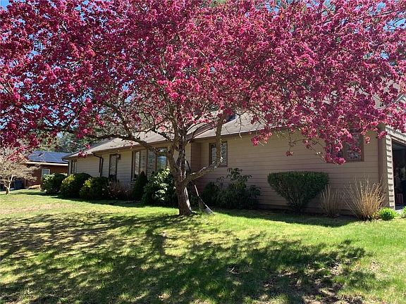 3rd image of 19 Riverview Dr