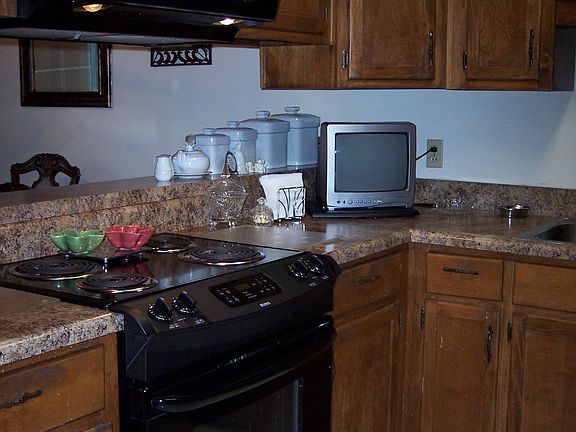 New Oven/Stove in Kitchen