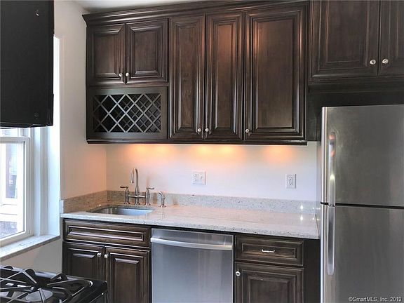 5th image of 114 Woodside Grn APT 3B