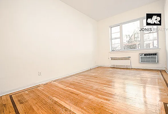 Rented by Jonis Realty | media 7