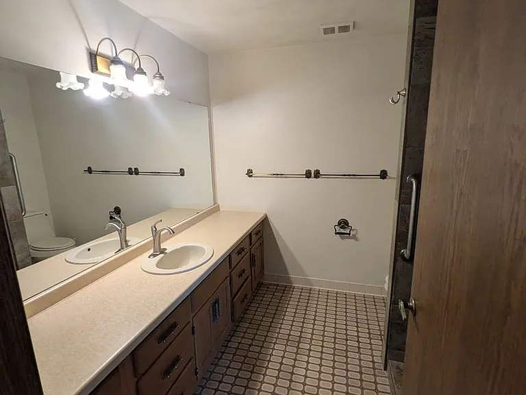 1408 Strongs Ave — Photo 3