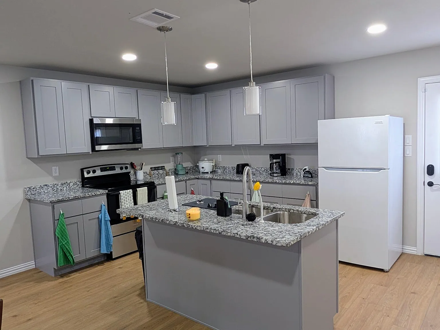2 bed, 2.5 bath, 2618 sqft, $1,321 — Photo 4