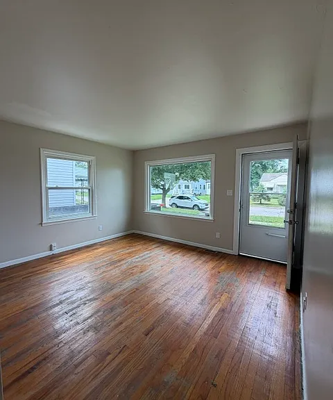 22844 Sharrow Ave — Photo 2