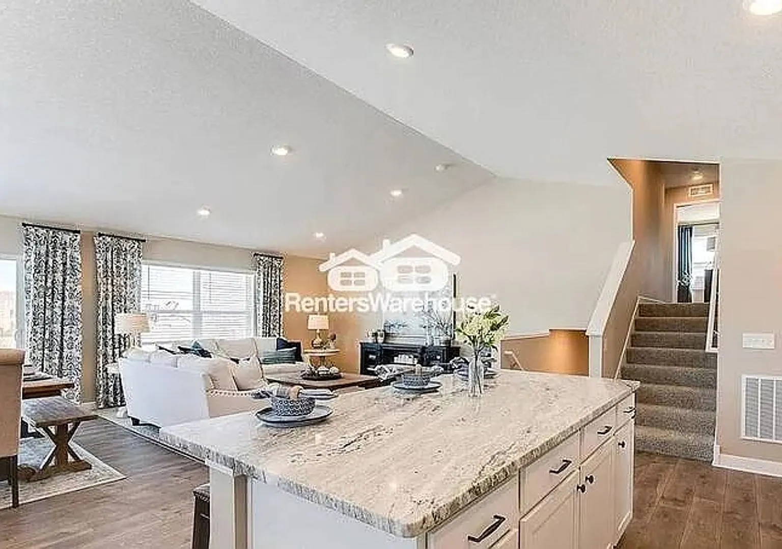 Available Now 4 Bedroom 4 Bath Single Family Home in Cottage Grove — Photo 3