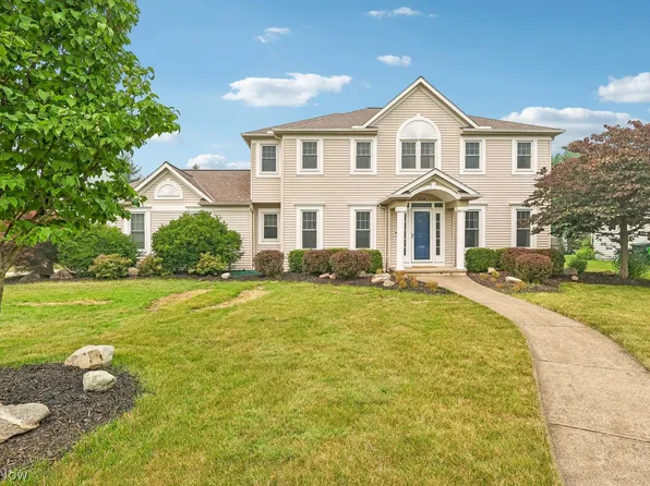 634 Marbrook Ln, Avon Lake, OH 44012