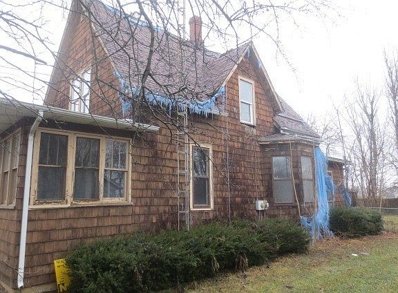 3rd image of 208 Evans Ave