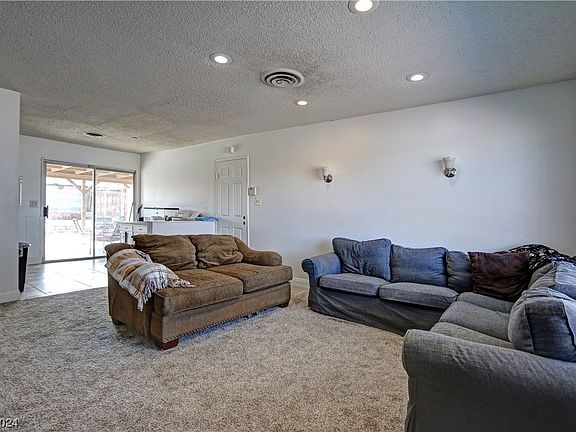 4th image of 224 Dogwood St