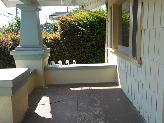 3rd image of 2524 De La Vina St #2