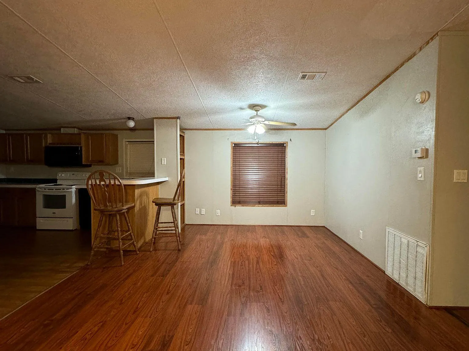 3 bed, 1472 sqft, $1,350 — Photo 4