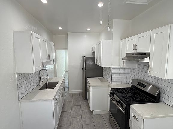 3rd image of 842 N Formosa Ave #1022f2488