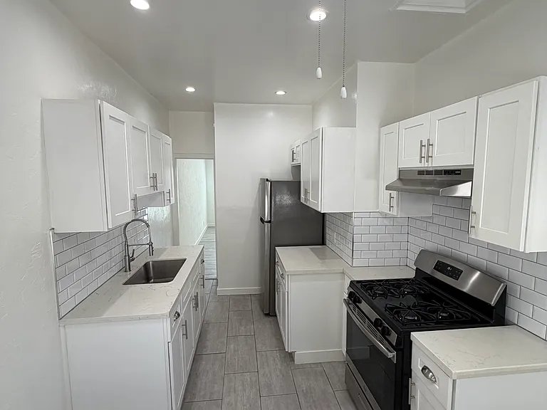 Melrose Plaza LLC — Photo 3