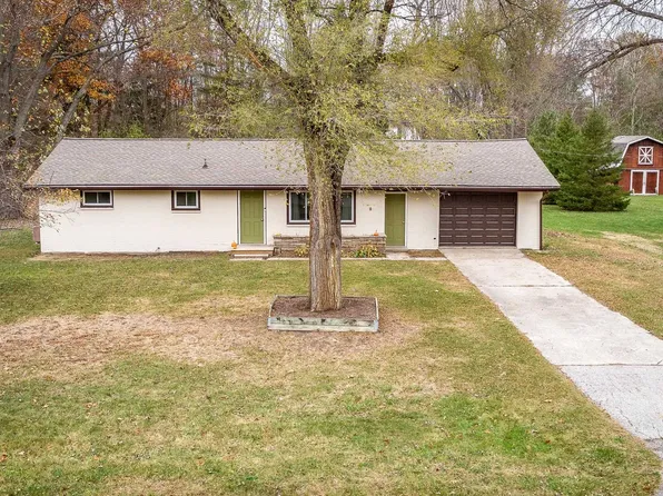 2389 E Ginter Rd, Midland, MI 48640