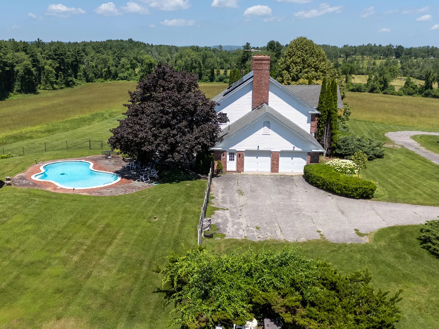 5 bed, 3.5 bath, 6254 sqft, $10,000 — Photo 2