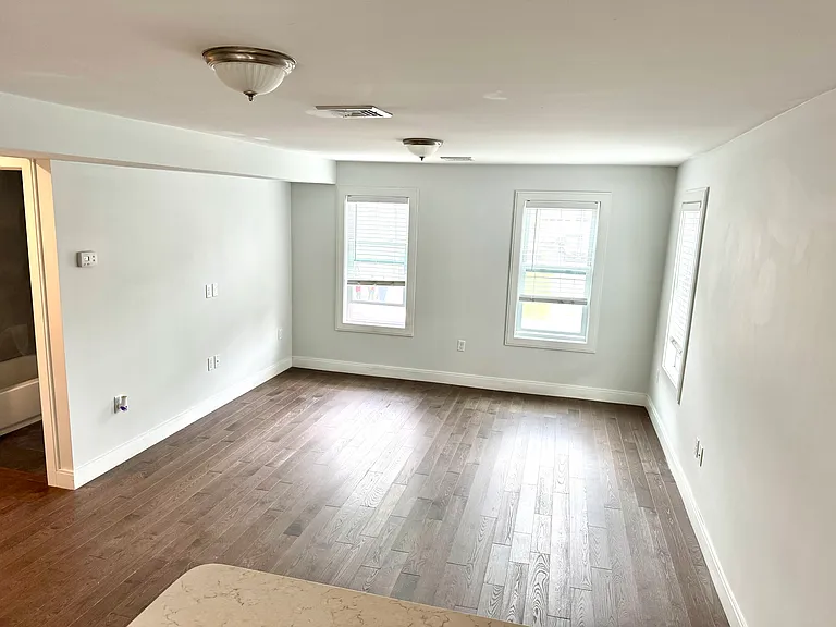 187 Webster Ave #2 — Photo 2