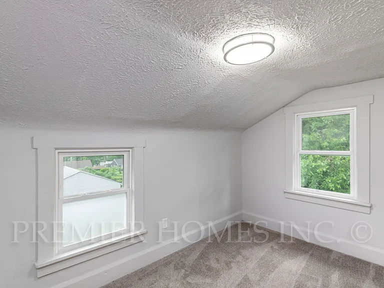 344 Fenton Ave NE — Photo 5
