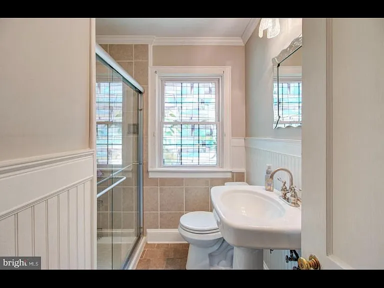 830 Lower Ferry Rd — Photo 3