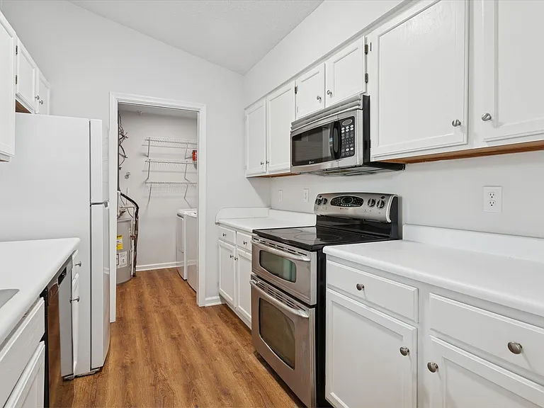 1563 N King St #105 — Photo 13