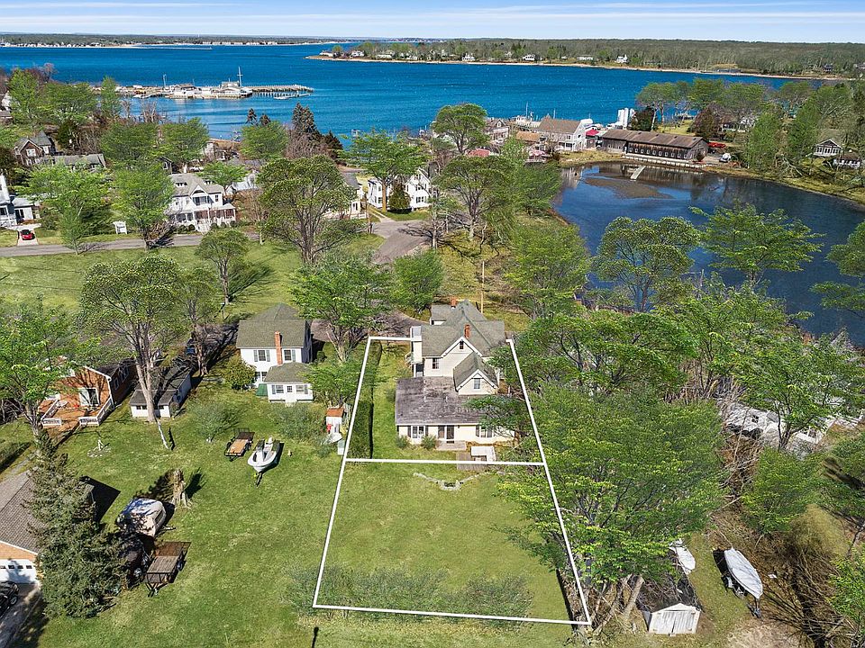 11 Locust Ave Shelter Island Heights, NY, 11965 Apartments for Rent