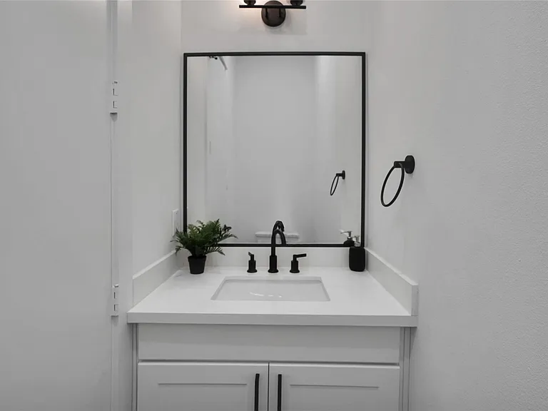 2711 Rosalie St — Photo 24