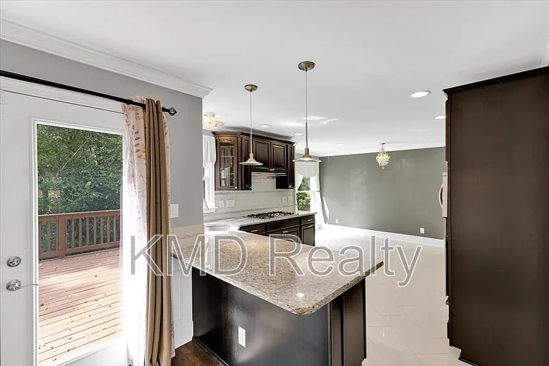 4 bed, 2.5 bath, $3,200 — Photo 4