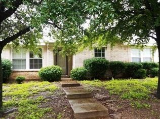 2433 Meadowgate Ln, Lancaster, TX 75134
