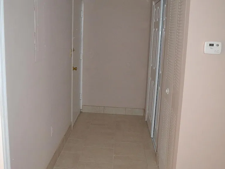 Beltrees Plaza Apartments — Photo 33