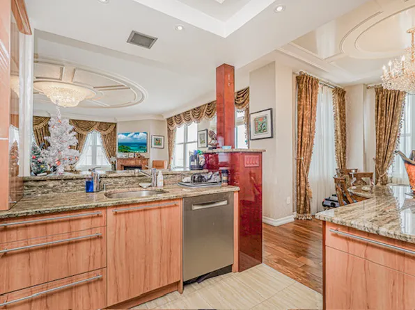 125 Oceana Drive East image 5 of 17