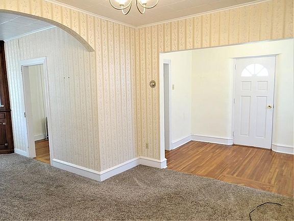 Foyer & Adjoining Living Areas
