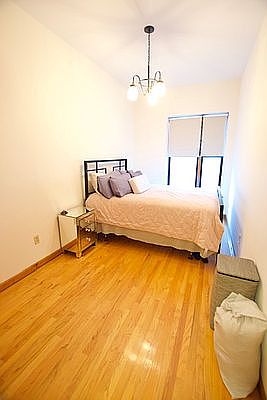 3rd image of 128 W 75th St #3