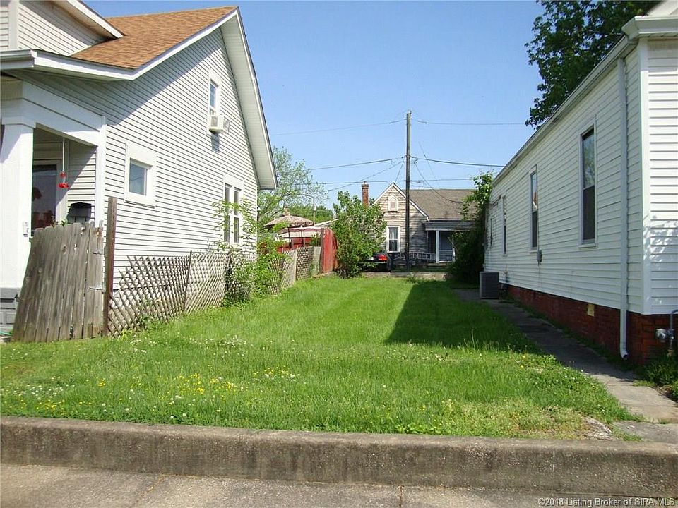 2nd image of 1015 E Market St