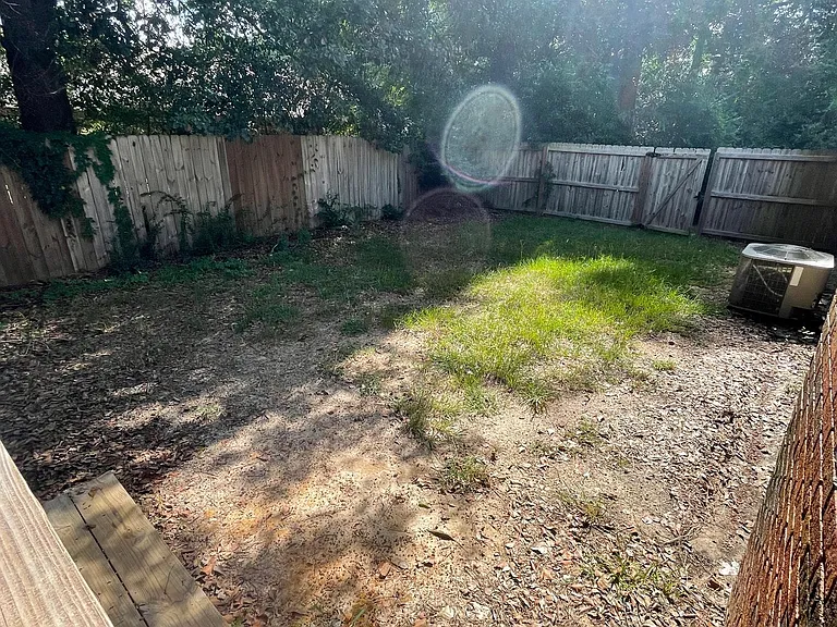817 Robin Hood Trl — Photo 25