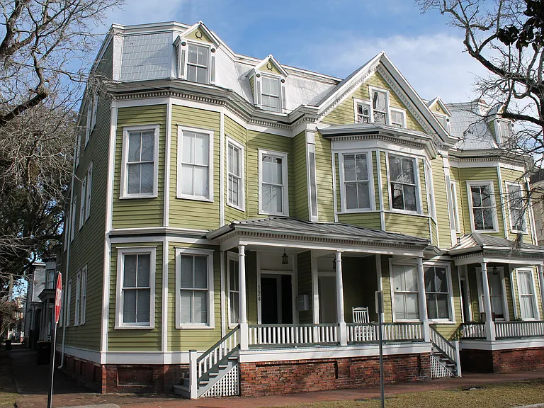 122 W Waldburg St #2 — Photo 1