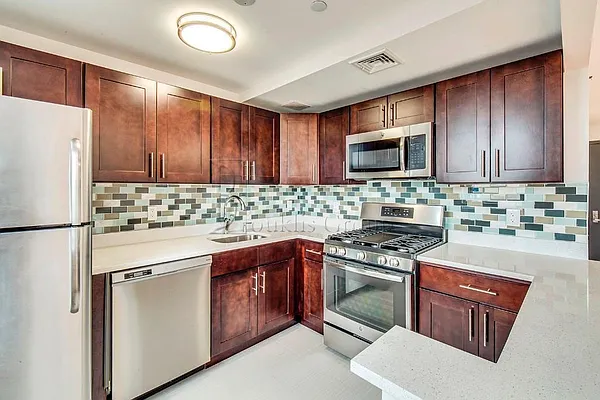 Rented by Bouklis Group | media 9