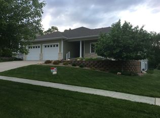 3832 Oak Ridge Dr SE, Cedar Rapids, IA 52403